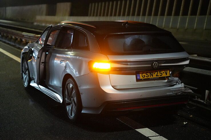Auto zwaar beschadigd na botsing op A28 bij Zwolle