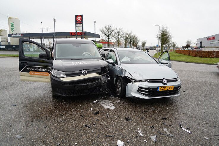 Aanrijding op kruispunt Lippestraat in Zwolle