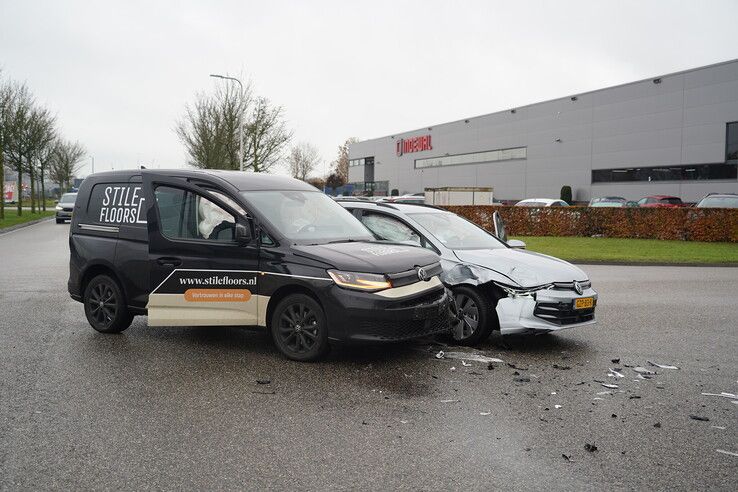 Aanrijding op kruispunt Lippestraat in Zwolle