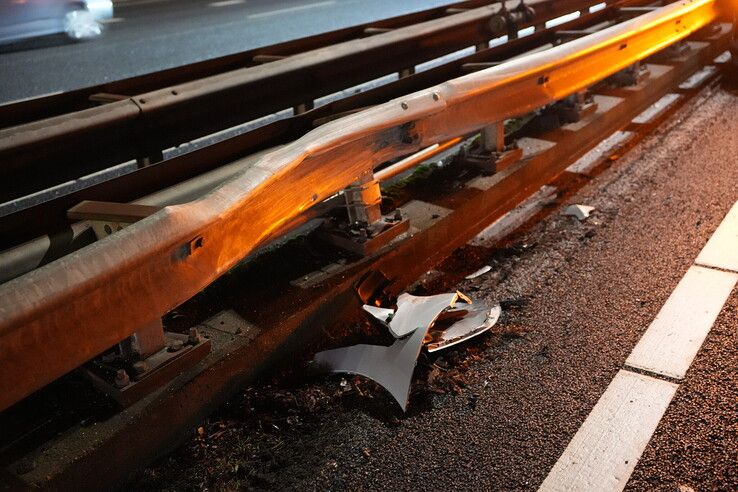 Auto zwaar beschadigd na botsing op A28 bij Zwolle
