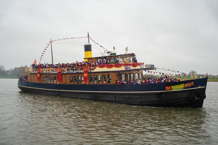 Sinterklaas feestelijk ontvangen in Kampen