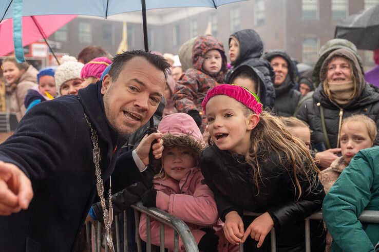 Sinterklaas feestelijk ontvangen in Kampen