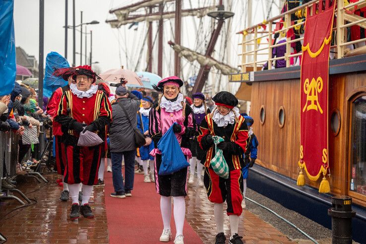 Sinterklaas feestelijk ontvangen in Kampen