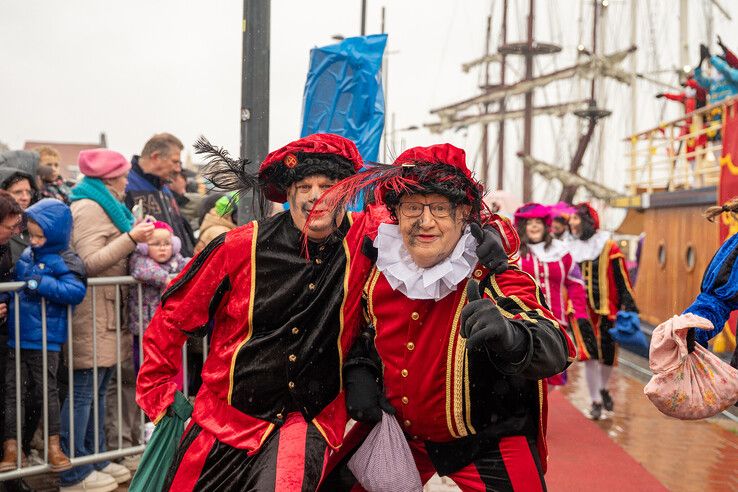 Sinterklaas feestelijk ontvangen in Kampen