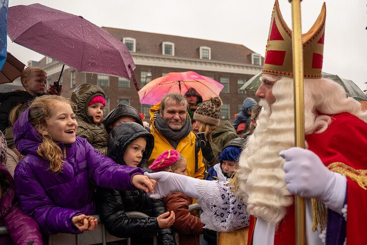 Sinterklaas feestelijk ontvangen in Kampen