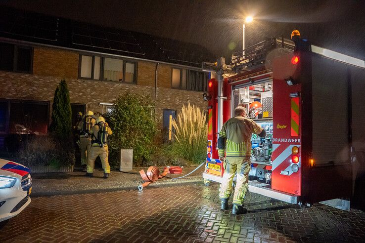 Brand door elektrische deken in IJsselmuiden, twee omstanders naar ziekenhuis