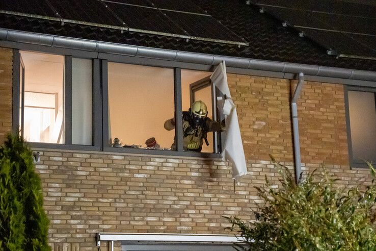 Brand door elektrische deken in IJsselmuiden, twee omstanders naar ziekenhuis