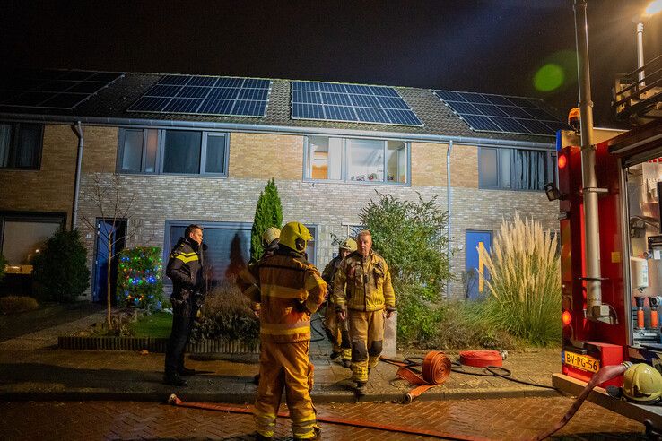 Brand door elektrische deken in IJsselmuiden, twee omstanders naar ziekenhuis