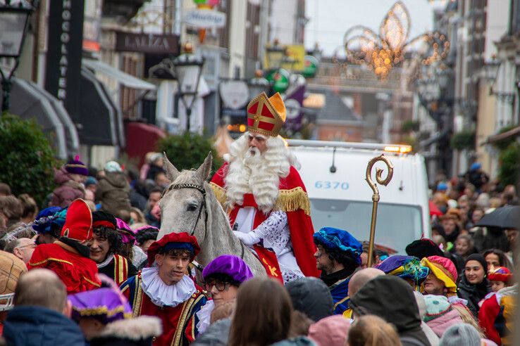 Sinterklaas feestelijk ontvangen in Kampen
