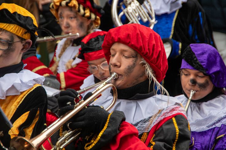 Sinterklaas feestelijk ontvangen in Kampen