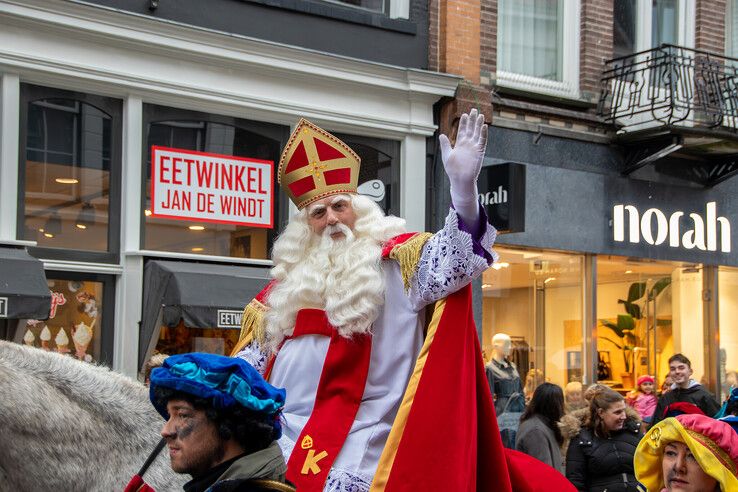 Sinterklaas feestelijk ontvangen in Kampen