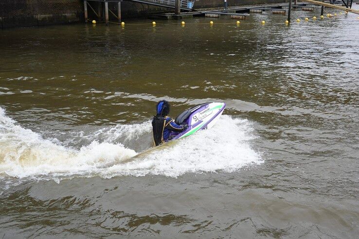 in beeld: Sinterklaas warm onthaald op Rodetorenplein in Zwolle