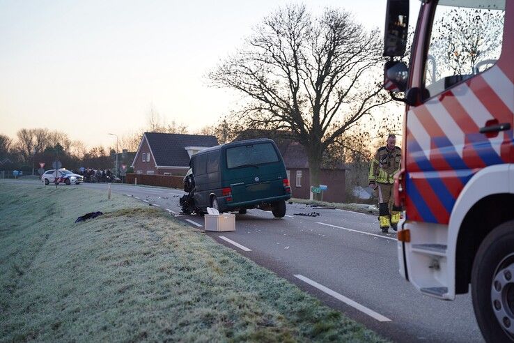 Twee gewonden bij ongeval op Kamperzeedijk: één persoon bevrijd uit busje