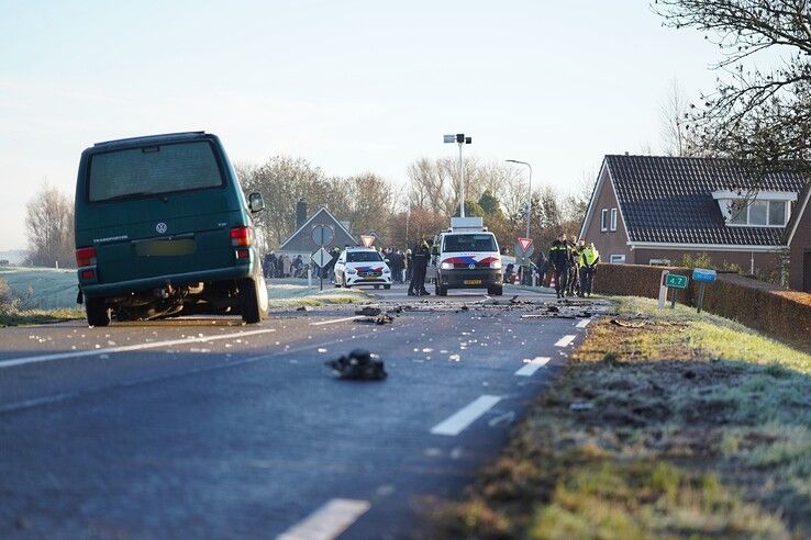 Twee gewonden bij ongeval op Kamperzeedijk: één persoon bevrijd uit busje