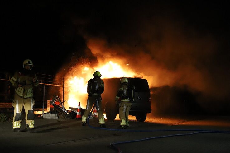 Brand in bestelbusje aan de Industrieweg in Kampen