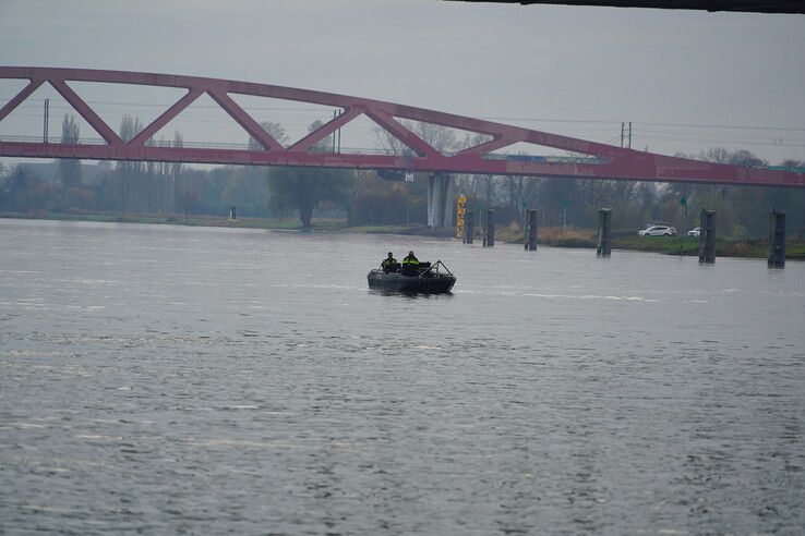 Zoektocht naar vermist persoon in IJssel tussen Zwolle en Hattem