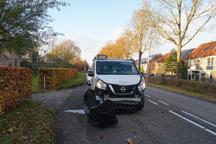 Auto valt stil op de Hollewandsweg, aanrijding volgt