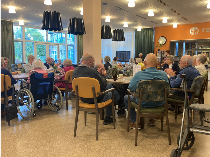 Gouwe ouwe zet ouderen in het zonnetje