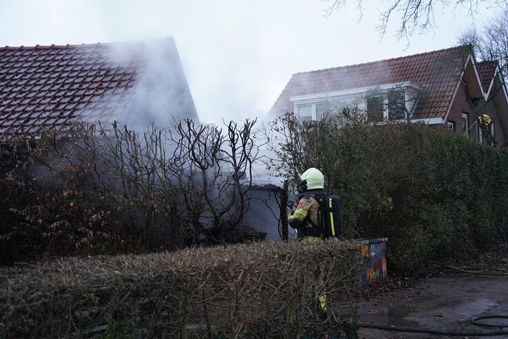 Brand overkapping aan de Zwarteweg