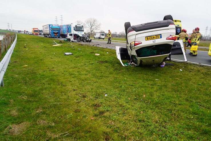 Frontale aanrijding op N340 bij Zwolle: meerdere gewonden, weg afgesloten