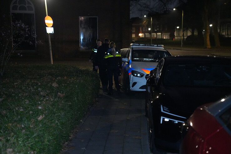 Bestuurder driewielige trike rijdt heg en muurtje omver