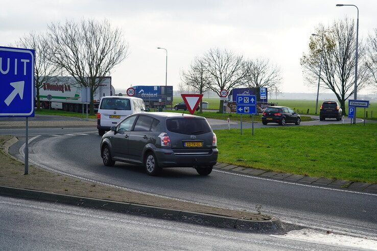 Vrachtwagen verliest slachtafval op N50 tussen Kampen en Zwolle