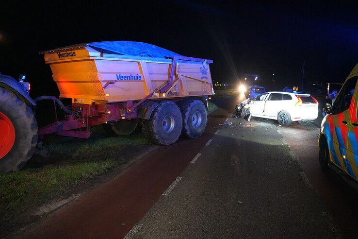 Aanrijding tussen auto en trekker op de Koelmansstraat