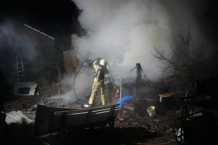 Brand in schuur aan de Anjerweg in Westenholte