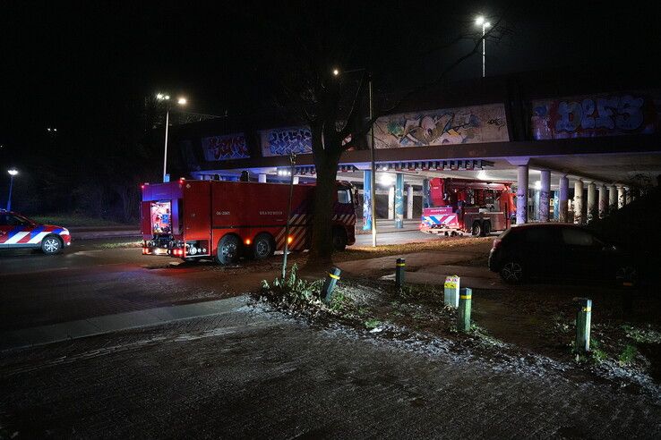 Man zwaargewond bij brand in bestelbus in Zwolle