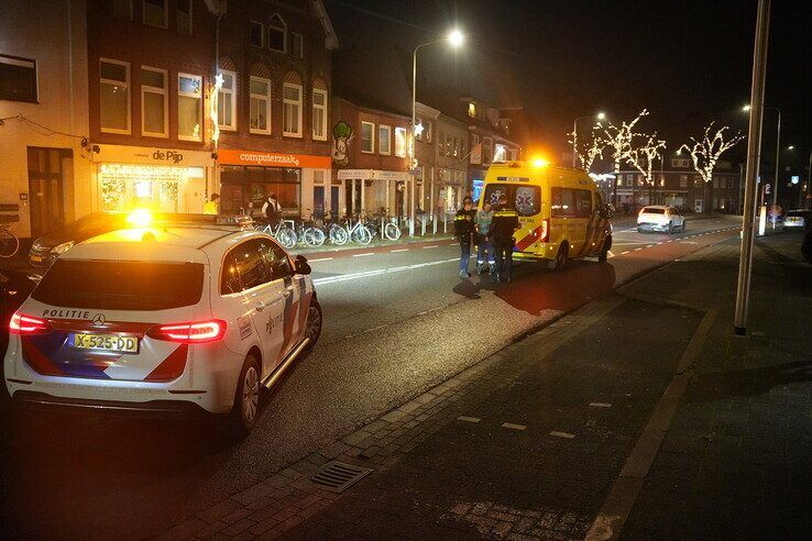Auto rijdt fietser aan en gaat ervandoor in Vechtstraat