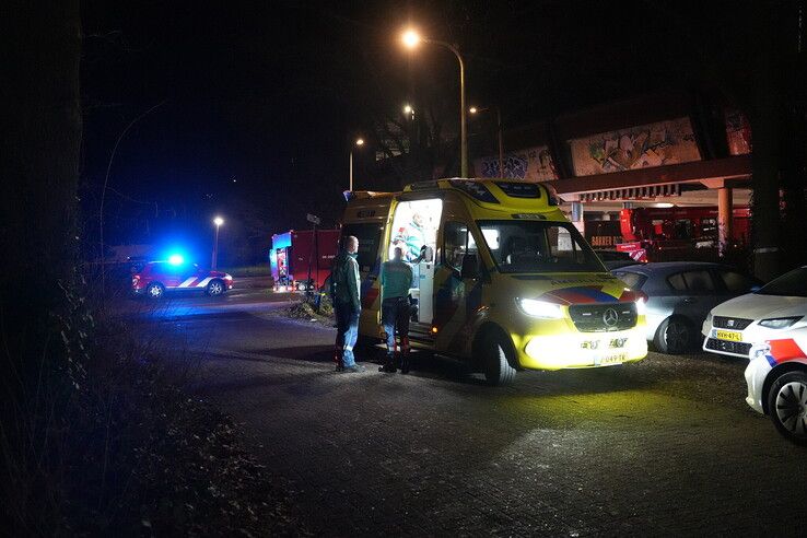Man zwaargewond bij brand in bestelbus in Zwolle