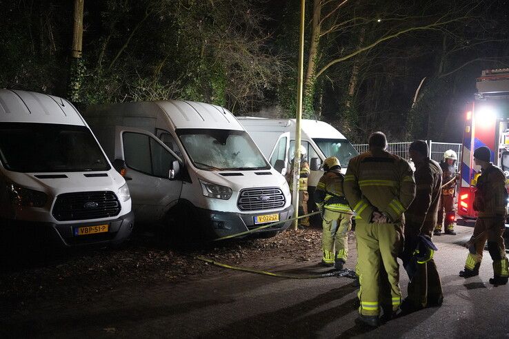 Man zwaargewond bij brand in bestelbus in Zwolle