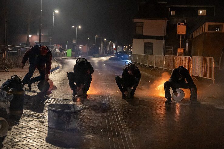 Noordweg in Kampen decor van melkbusschieten in aanloop naar jaarwisseling