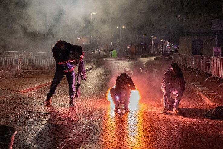 Noordweg in Kampen decor van melkbusschieten in aanloop naar jaarwisseling