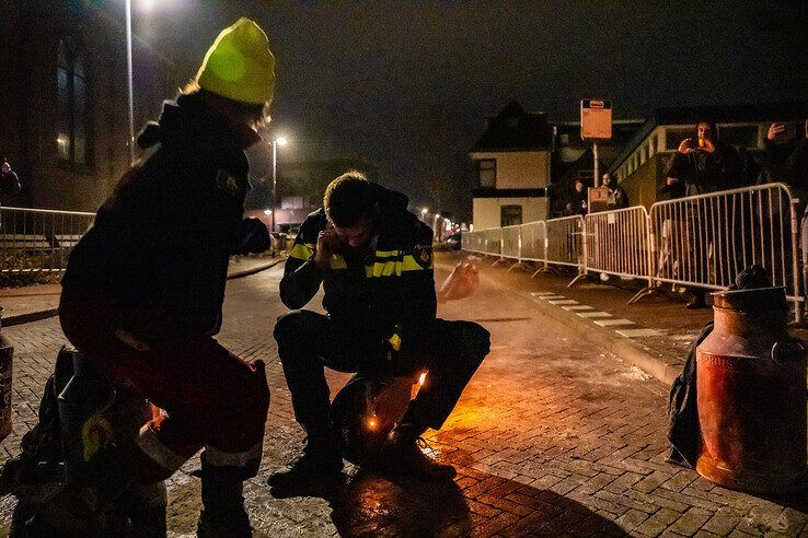 Noordweg in Kampen decor van melkbusschieten in aanloop naar jaarwisseling