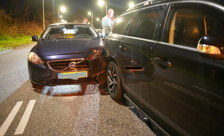Kettingbotsing op IJsselallee bij stoplichten