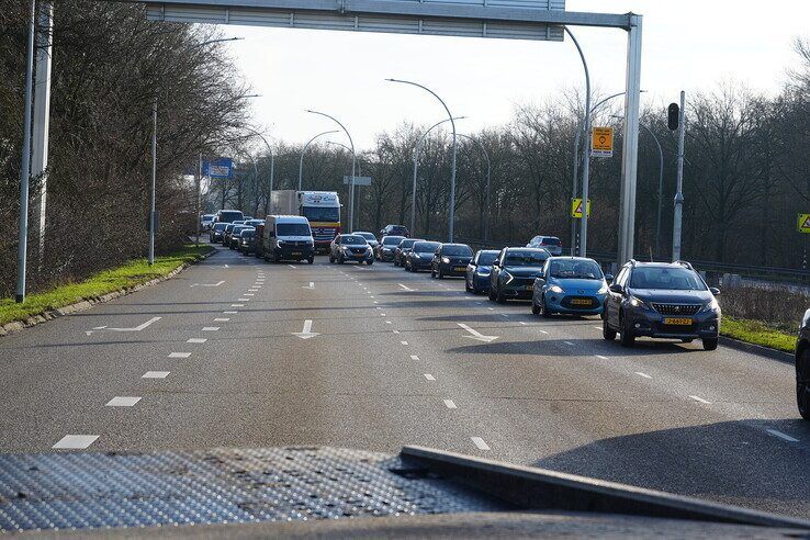 Aanrijding op IJsselallee zorgt voor flinke verkeershinder in Zwolle