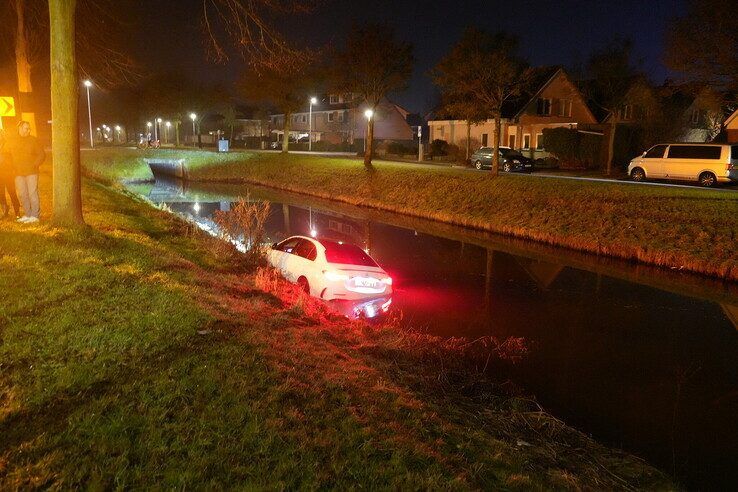 Auto te water in Zwolle bestuurder spoorloos