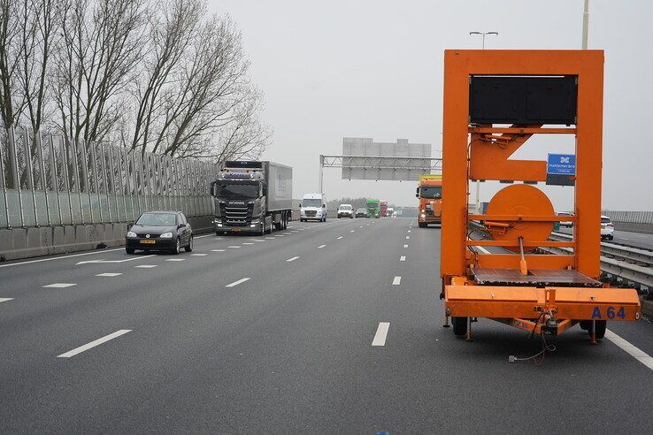 A28 bij Zwolle deels afgesloten na glas op wegdek