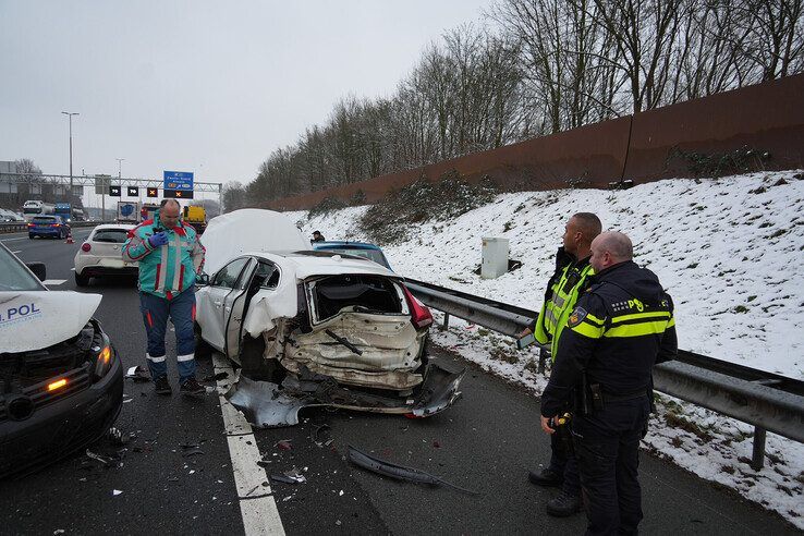 A28 bij Zwolle deels dicht na ongeval met meerdere auto’s