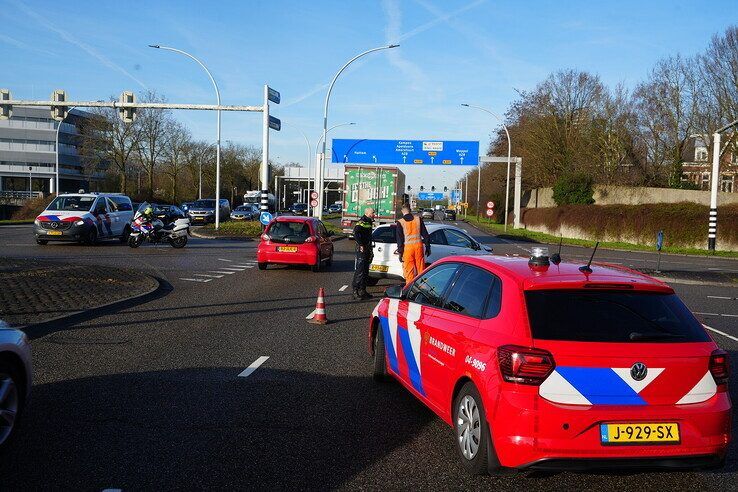 Aanrijding op IJsselallee zorgt voor flinke verkeershinder in Zwolle
