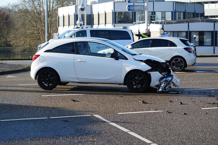 Aanrijding op IJsselallee zorgt voor flinke verkeershinder in Zwolle