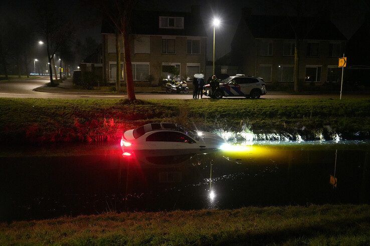 Auto te water in Zwolle bestuurder spoorloos