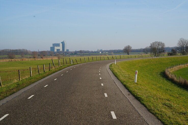 Motorrijder crasht op Geldersedijk Zwolle