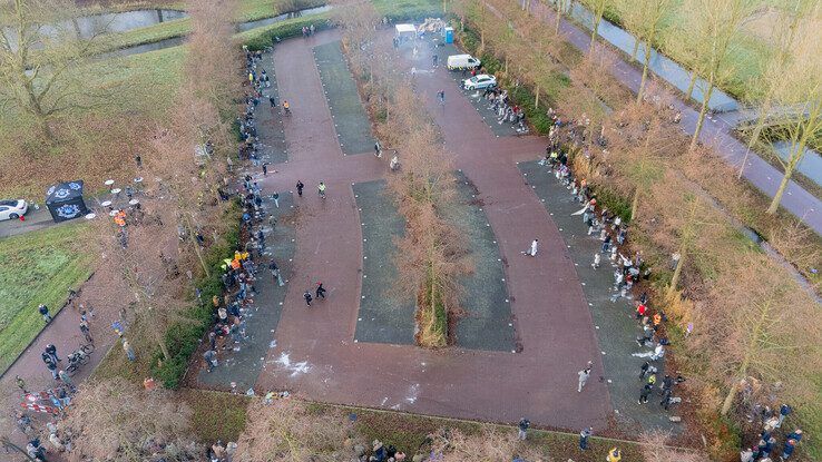 In beeld: 103 melkbussen bij recordpoging, oudjaarsdag verloopt rustig in Kampen en IJsselmuiden