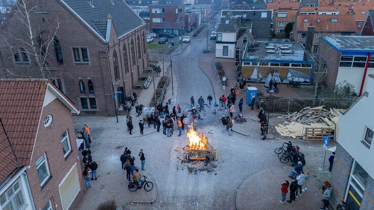 In beeld: 103 melkbussen bij recordpoging, oudjaarsdag verloopt rustig in Kampen en IJsselmuiden