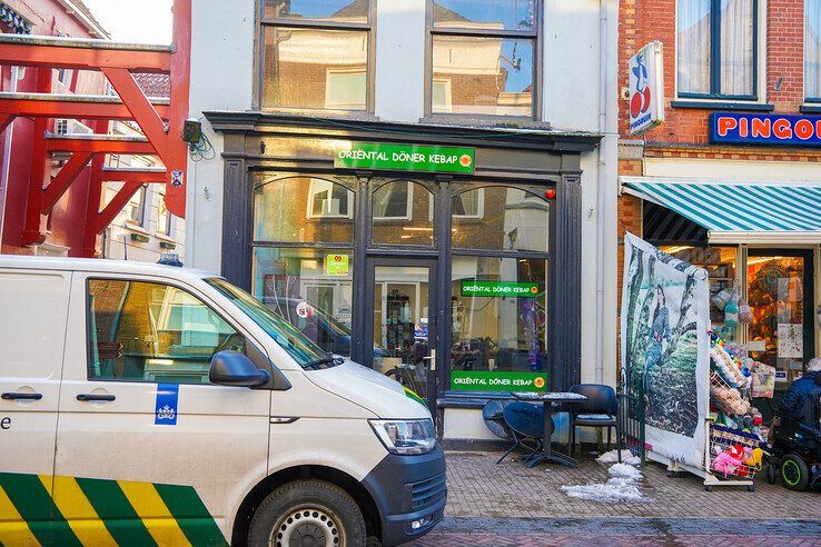 Politie en douane voerden gezamenlijke controle uit bij dönerzaak in Kampen