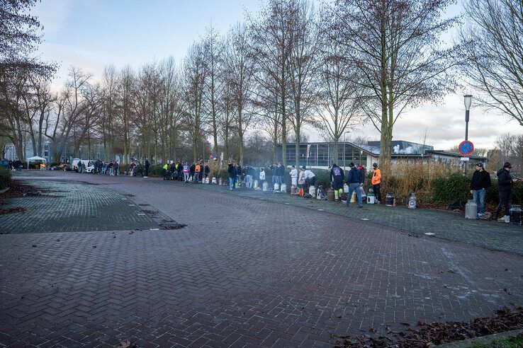 In beeld: 103 melkbussen bij recordpoging, oudjaarsdag verloopt rustig in Kampen en IJsselmuiden