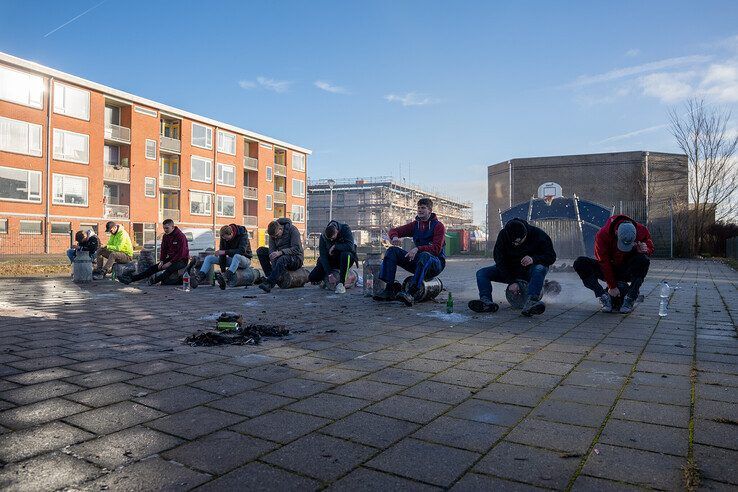 In beeld: 103 melkbussen bij recordpoging, oudjaarsdag verloopt rustig in Kampen en IJsselmuiden