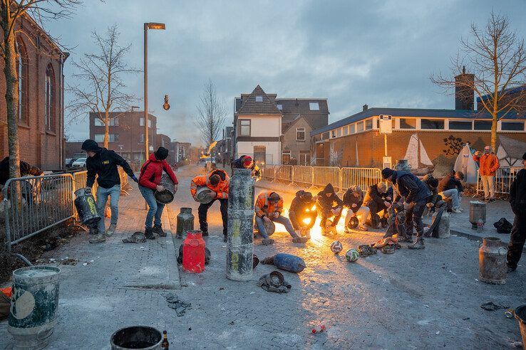 In beeld: 103 melkbussen bij recordpoging, oudjaarsdag verloopt rustig in Kampen en IJsselmuiden